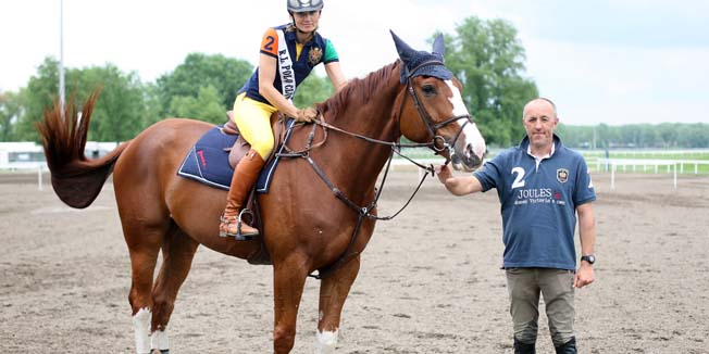 Zagreb, 210409.Vanja Mamic, supruga Zorana Mamica, sa svojim konjem Chebourgom na zagrebackom hipodromu. Na slici: Renato Levanic.Foto: Sasa Midzor Sucic / CROPIX