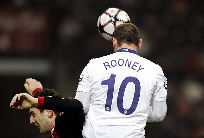 Manchester United's Wayne Rooney heads the ball to score against AC Milan during their Champions League soccer match at the San Siro stadium in Milan February 16, 2010. REUTERS/Giampiero Sposito (ITALY - Tags: SPORT SOCCER IMAGES OF THE DAY)