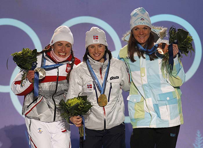 Gold medallist Marit Bjoergen (C) of Norway poses with silver medallist Justyna Kowalczyk (L) of Poland and bronze medallist Petra Majdic of Slovenia during the medal ceremony for the women's cross-country skiing individual sprint classic competition at the Vancouver 2010 Winter Olympics, in Whistler, British Columbia, February 17, 2010. REUTERS/Mike Segar (CANADA) 