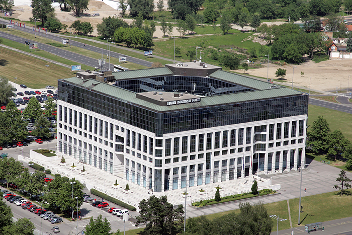 Zagreb, 210509.Posljednjih nekoliko godina, Zagreb bitno mijenja svoje vizure, sto je uzrokovano povecanim investicijama i procvatom gradjevinskog sektora. Na slici: Zgrada INA-e u Novom Zagrebu.Foto: Davor Pongracic / CROPIX