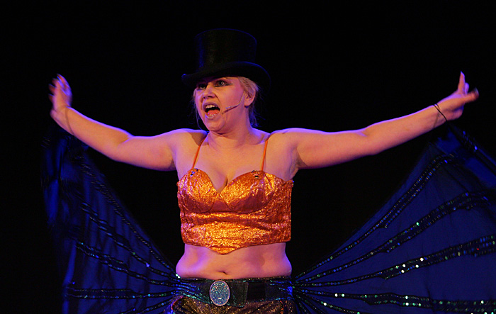 Rijeka, 190210. Veceras u dvorani Fillodramatike pjevacica Nikolina Ivosevic - Nikita  pred desetak zainteresiranih  posjetioca izvela je svoju predstavu - Nikita show kraljica noci. Vjerojatni razlog prazne dvorane je bila cijena ulaznice koja je kostala sto kuna.Foto: Zeljko Sop / CROPIX