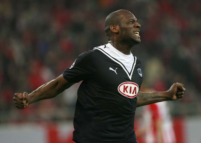 Girondins Bordeaux's Michael Ciani celebrates after scoring against Olympiakos during their Champions League soccer match at Karaiskaki stadium in Athens February 23, 2010.   REUTERS/John Kolesidis (GREECE - Tags: SPORT SOCCER)