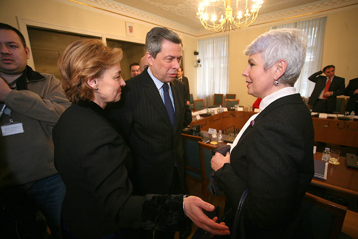 Zagreb 100210 .Hrvatski sabor.Sjednica Nacionalnog odbora za Europsku uniju.  Premjerka  Jadranka Kosor,predsjednica odbora Vesna Pusic i Vladimir Drobnjak.Foto: Damjan Tadic / CROPIX