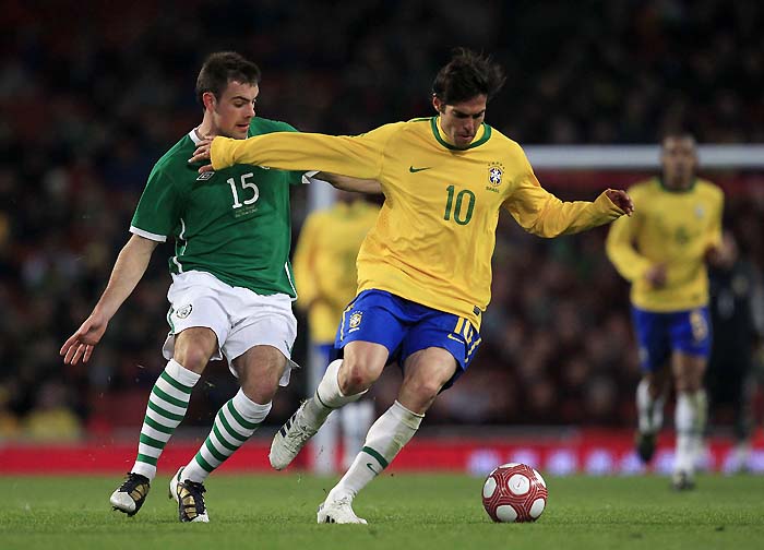Brazil's Kaka (R) challenges Ireland's Darron Gibson during their international friendly soccer match at the Emirates Stadium in London March 2, 2010.   REUTERS/Eddie Keogh (BRITAIN - Tags: SPORT SOCCER)