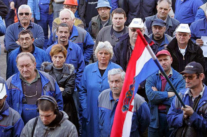 Rijeka, 250210.Danas je u Brodogradilistu 3 Maj u organizaciji Sindikata metalaca odrzan  mirni prosvjedni skup radnika tog brodogradilista zbog neisplate placa i neizvrsenih obecanje Vlade RH o financijskoj pomoci kojom bi se nastavila proizvodnja.Foto: Zeljko Sop / CROPIX