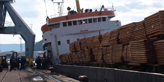 Ploce, 130310.Motorni brod 