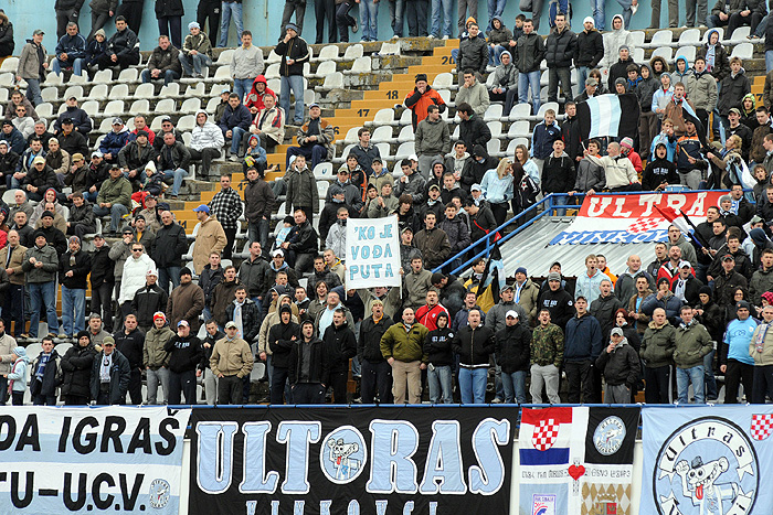 Vinkovci, 130310.Nogometna utakmica 20. kola T-Com Prve HNL, izmedju Cibalie i Lokomotive.Na slici: navijaci Cibalie Ultras.Foto: Damir Glibusic / CROPIX