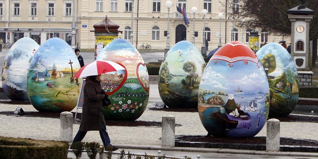 Koprivnica, 040310Turisticka zajednica koprivnicko krizevacke zupanije i grad Koprivnica otvorili su na sredisnjem gradskom trgu u Koprivnici izlozbu pisanica 