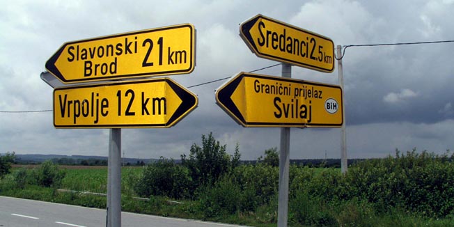 Stari Perkovci, 13072005trasa koridora 5C obici se srediste Starih Perkovaca te se preko granicnog prijelaza Svilaj spojiti s bosnakohercegovackim dijelom trase putokazisnimio: Zeljko Muzevic-nekretnine-