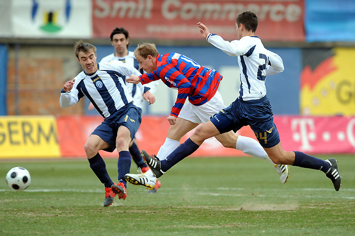 Zagreb, 200310.Stadion Maksimir, 1. HNL, 21. kolo, seniori, susret ekipa NK Lokomotiva i NK Hajduk Split.Na slici: Leonard Mesaric, Srdjan Ibricic, Ivan Herceg.Foto: Damir Krajac / CROPIX