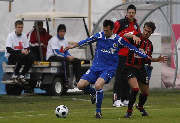 Zadar, 200310Nogometna utakmica  T Com 1.HNL NK Zadar - NK Medjimurje. Stadion Stanovi u Zadru. Igrac Zadra (plavi) Zelimir Terkes.Foto: Jure Miskovic / CROPIX