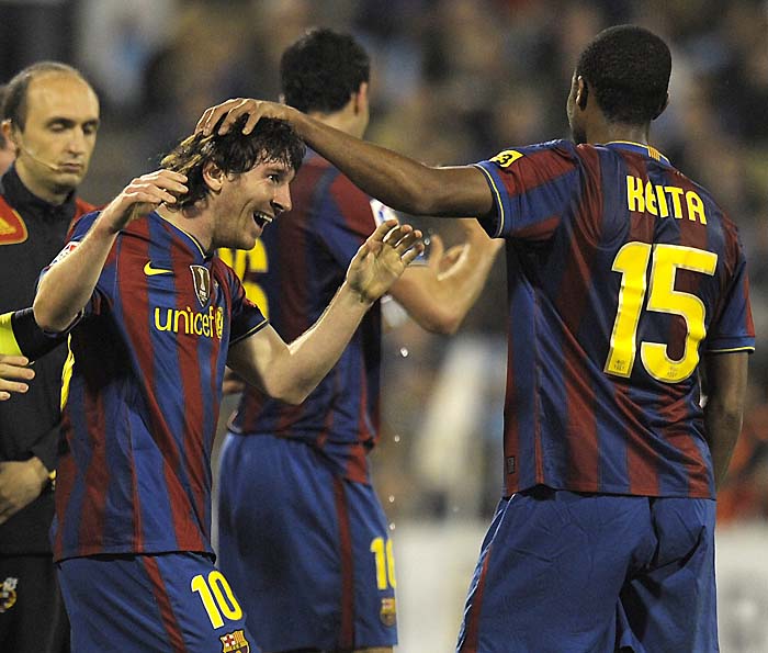 Barcelona's Argentinian forward Lionel Messi (L) and Malian midfielder Seydou Keita (R) celebrate after scoring a goal against Zaragoza during their Spanish League football match between Zaragoza and Barcelona on March 21, 2010 at La Romareda stadium in Zaragoza.   AFP PHOTO/ LLUIS GENE