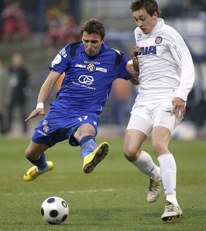 Zagreb, 240310.Stadion Maksimir.Prva polufinalna nogometna utakmica Hrvatskog kupa izmedju Dinama i Hajduka.Na slici: Mario Mandzukic, Mario Maloca.Foto: Nenad Dugi / CROPIX