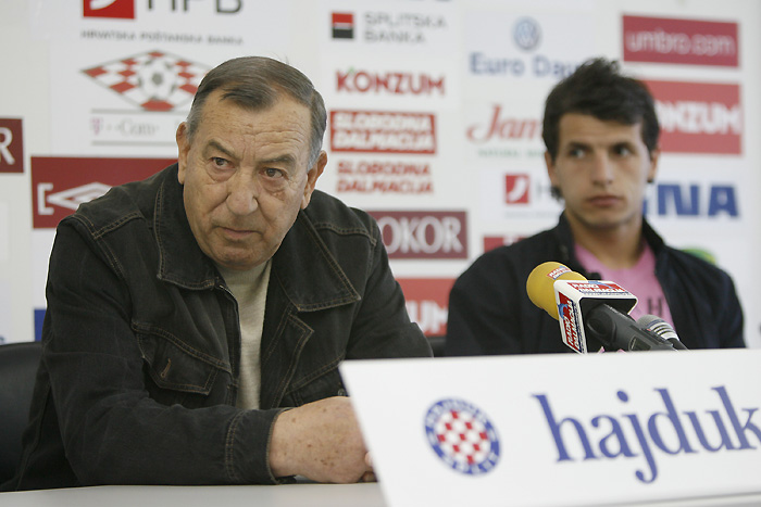 Split , 290310.Stadion NK Hajduka u Poljudu.Press konferencija trenera  NK Hajduka  Stanka Poklepovica i igraca  NK Hajduka Anasa Sharbinija. Foto: Vladimir Dugandzic / CROPIX       