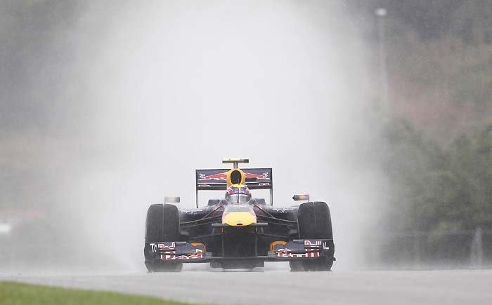 Red Bull Formula One driver Mark Webber of Australia drives through the rain during qualifying of the Malaysian F1 Grand Prix at the Sepang circuit outside Kuala Lumpur April 3, 2010.    REUTERS/Zainal Abd Halim  (MALAYSIA - Tags: SPORT MOTOR RACING)
