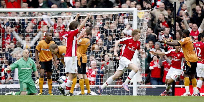 Arsenal's  Nicklas Bendtner, third right, celebrates after scoring against Wolverhampton Wanderers during their English Premiership soccer match at Arsenal's Emirates stadium in London Saturday, April 3  2010. (AP Photo/Alastair Grant) ** NO INTERNET/MOBILE USAGE WITHOUT FOOTBALL ASSOCIATION PREMIER LEAGUE(FAPL)LICENCE. CALL +44 (0) 20 7864 9121 or EMAIL info@football-dataco.com  FOR DETAILS **