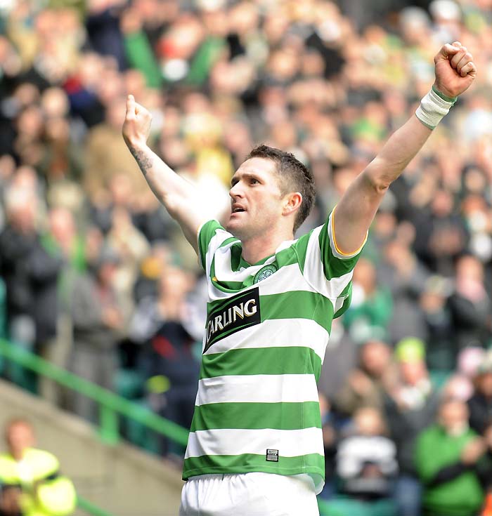 Celtic's Robbie Keane celebrates his second goal against Kilmarnock during their Scottish Premier League soccer match at Celtic Park, Glasgow, Scotland, March 27, 2010. REUTERS/Russell Cheyne (BRITAIN - Tags: SPORT SOCCER)