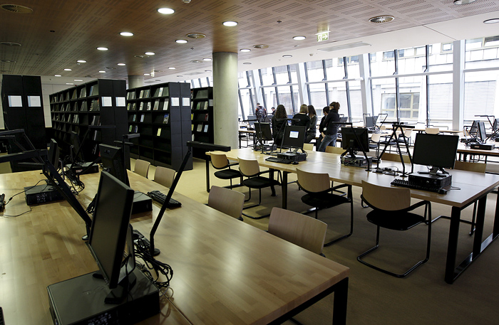 Zagreb, 110309.Na zagrebackom Filozofskom fakultetu danas je svecano otvorena nova zgrada knjiznice.Otvorenju je nazocio ministirar znanosti Dragan Primorac.Unutrasnjost knjiznice.Foto: Ronald Gorsic / CROPIX