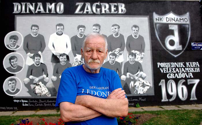 Zagreb, 170708.Volovcica, Zapoljska ulica.Navijaci Dinama BBB napravili su veliki grafit u spomen na legendarnu generaciju Dinama 67 osvajaca tadasnjeg Kupa Velesajamskih gradova. Legendarni Stjepan Stef Lamza.Foto: Nenad Dugi / CROPIX