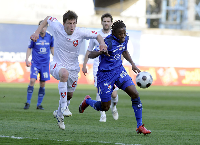 Zagreb, 170410.Stadion Maksimir, 26. kolo 1. HNL T-com, seniori, susret ekipa NK Dinamo i NK Zagreb.Na slici: Stjepan Babic, Luiz Paulo Hilario.Foto: Damir Krajac / CROPIX