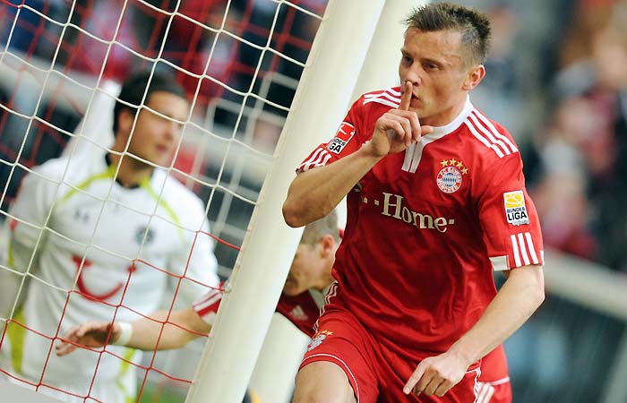 RESTRICTIONS / EMBARGO - ONLINE CLIENTS MAY USE UP TO SIX IMAGES DURING EACH MATCH WITHOUT THE AUTHORISATION OF THE DFL. NO MOBILE USE DURING THE MATCH AND FOR A FURTHER TWO HOURS AFTERWARDS IS PERMITTED WITHOUT THE AUTHORISATION OF THE DFL.Bayern Munich's Croatian striker Ivica Olic celebrates scoring during the German first division Bundesliga football match FC Bayern Munich vs Hannover 96 in the southern German city of Munich on April 17, 2010. AFP PHOTO DDP /  OLIVER LANG  GERMANY OUT