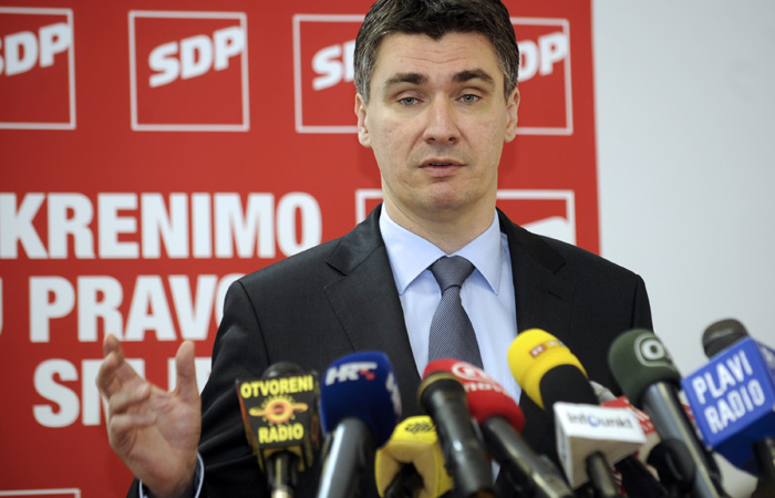 Zagreb, 090410.Konferencija za novinare u Sdp-u povodom javnog objavljivanja registra za branitelje, predsjednik stranke Zoran Milanovic i  Ante Kotromanic clan Sdp-a i predsjednik saborskog odbora za veterane.Foto: Drago Sopta / CROPIX