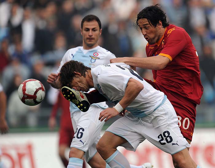 AS Roma's forward Luca Toni (R) clashes with Lazio's defender Guglielmo Stendardi during their Serie A football match at Olympic stadium in Rome on April 18, 2010. AFP PHOTO / VINCENZO PINTO