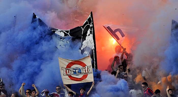 Split, 210410.Stadion Poljud.?Prva finalna nogometna utakmica Hrvatskog kupa izmedju Hajduka i Sibenika.Na fotografiji: bakljada Torcide.Foto: Josko Ponos / CROPIX