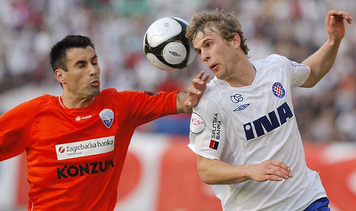 Split, 210410.Stadion Poljud.?Prva finalna nogometna utakmica Hrvatskog kupa izmedju Hajduka i Sibenika.Na fotografiji: Ante Bulat i Ivan Strinic.Foto: Ante Cizmic / CROPIX