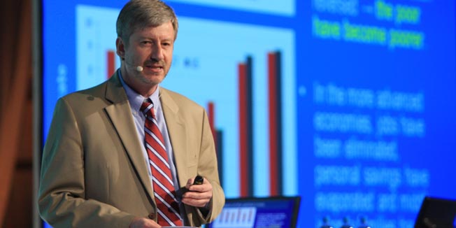 Rovinj, 230410.U Rovinju u staroj TDR-ovoj tvornici cigaretaje danas se odrzava drugi dan Windays business konferencije, u organizaciji Microsoft Hrvatska i Jutarnjeg lista. Predavaci se smjenjuju svakih pola sata. Na slici je Andras Horvai -ured Svjetske banke u Hr.Foto: Goran Sebelic / CROPIX                              