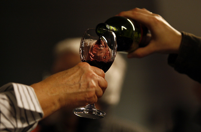 Zadar, 220110.13. degustacija ravnokotarskih vina od ove je godine dvodnevna manifestacija cija je prva vecer odrzana u VIP salonu dvorane Visnjik, gdje se degustiralo 13 buteljiranih, kvalitetnih i vrhunskih vina s podrucja Zadarske zupanije.Foto: Jure Miskovic / CROPIX