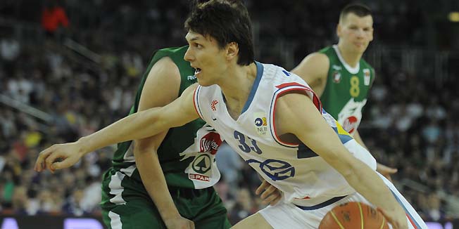 Zagreb, 230410.Arena Zagreb.Final four Nlb lige, zavrsnica kosarkaske regionalne lige, druga polufinalna utakmica izmedju Cibone i OlimpijeNa slici: Marko Tomas sa loptom.Foto: Drago Sopta / CROPIX