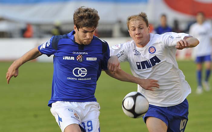 Split, 070410.Stadion Poljud.Uzvratna polufinalna nogometna utakmica Hrvatskog kupa izmedju Hajduka i Dinama.Na fotografiji: Senijad Ibricic i Tomislav Barbaric.Foto: Josko Ponos / CROPIX