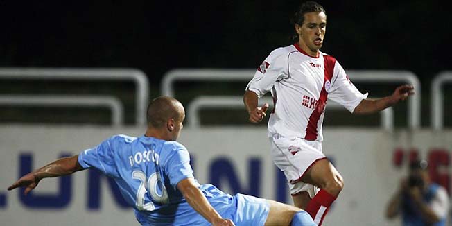 Vlado Zadro of HSK Zrinjski (R) is challenged by Radek Dosoudil of SK Slovan Bratislava during their Champions League qualifying second round, first leg soccer match in Mostar July 15, 2009.    REUTERS/Damir Sagolj   (BOSNIA AND HERZEGIOVINA SPORT SOCCER)