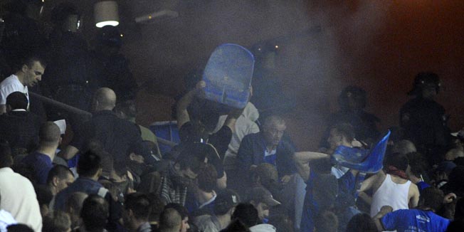 Zagreb, 010510.Stadion Maksimir, 28. kolo, 1. HNL T-com, seniori, susret NK Dinamo i NK Hajduk.Na slici: neredi navijaca na tribini sjever.Foto: Damir Krajac / CROPIX