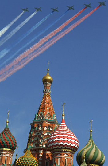 A group of Russian military jets fly in formation over St. Basil's Cathedral during the military parade in Red Square in Moscow May 9, 2010. NATO troops will march across Red Square on Sunday as Russia marks the 65th anniversary of victory over Nazi Germany, a gesture of friendship to the West which has won praise from President Barack Obama but enraged Communists. REUTERS/Mikhail Voskresensky (RUSSIA - Tags: TRANSPORT ANNIVERSARY POLITICS SOCIETY)