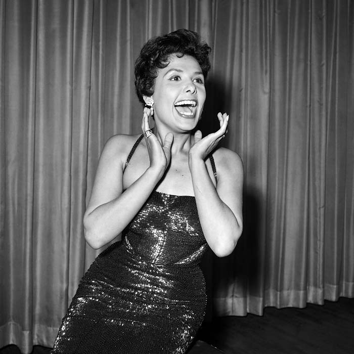 (FILES) Undated filed photos taken in the 50s shows Lena Horne (Lena Mary Calhoun Horne ), US actress and Jazz singer, born in 1917 in New York.  Jazz singer Lena Horne, who was the first black performer to be signed to a long-term contract by a major Hollywood studio, died late May 09, 2010 at the age of 92, according to The New York Times.   AFP PHOTO/FILES