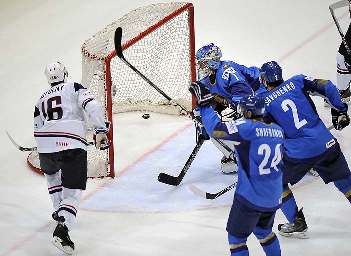 Ryan Potulny from the US, left, scores during the Relegation Round Group G match between the United States and Kazakhstan at the World Ice Hockey Championships in Cologne, Germany, on Saturday, May 15, 2010. (AP Photo/Martin Meissner)