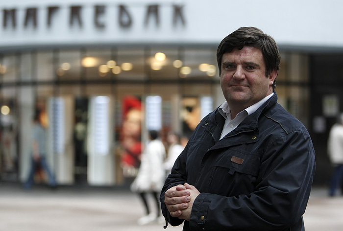 Zagreb, 210510.Josip Galinec, brutalno pretuceni predsjednik Uprave Industrogradnje, snimljen u Gajevoj ulici.Foto: Dragan Matic / CROPIX