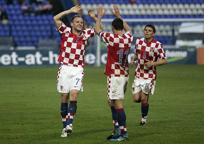 Osijek,230510.Stadion Gradski vrt.Prijateljska utakmice Hrvatska - Wales. Na slici: Ivan Rakitic, Dario Srna i Ognjen Vukojevic.Foto: Igor Sambolec / CROPIX 