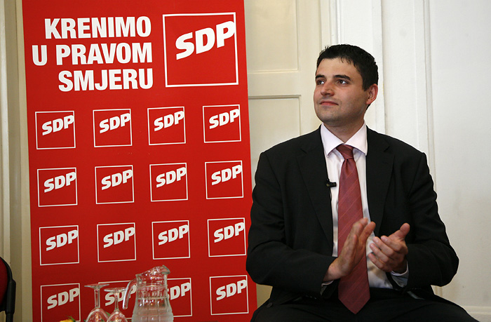 Zagreb, 260510.Predizborni skup u prostorijama HND-a, kandidata za predsjednika zagrebacke organizacije SDP-a Davora Bernardica.Foto: Ranko Suvar / CROPIX