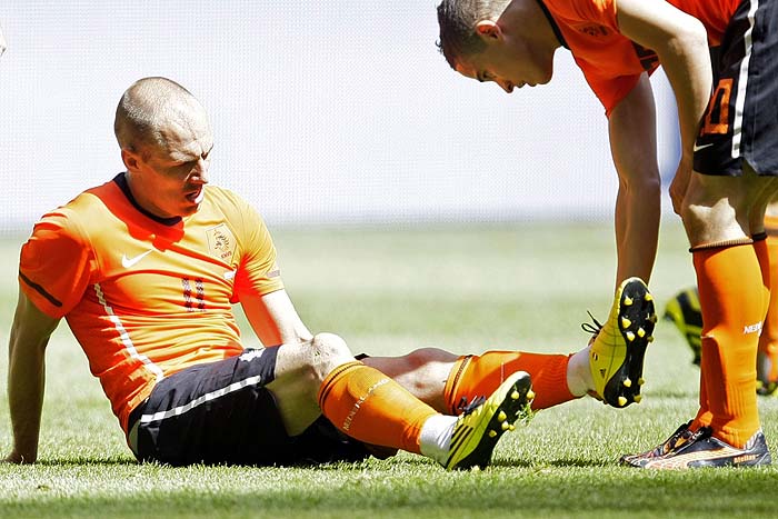 Arjen Robben of The Netherlands grimaces as Ibrahim Afellay, right, holds his leg after suffering a hamstring injury during the friendly soccer match Netherlands versus Hungary at ArenA stadium in Amsterdam, Netherlands, Saturday June 5, 2010. Robben will not fly out to South Africa with the Dutch team in order to determine the exact nature of his injury in a Dutch hospital. (AP Photo/Peter Dejong)
