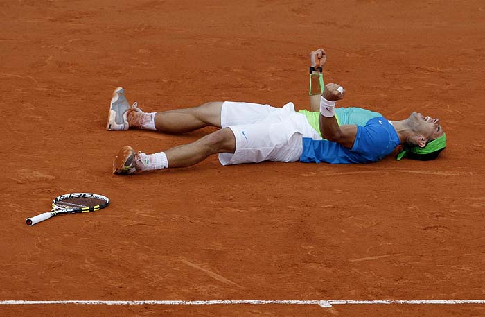 Spain's Rafael Nadal jubilates after defeating Sweden's Robin Soderling during a men's finals match for the French Open tennis tournament at the Roland Garros stadium in Paris, Sunday, June 6, 2010. (AP Photo/Christophe Ena)