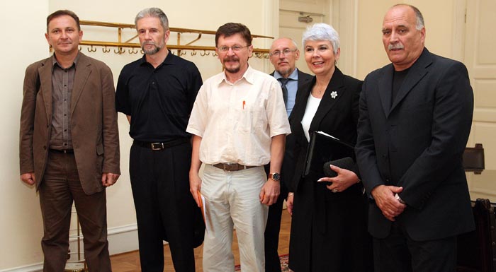 Zagreb, 080610.Vlada.Predsjednica Vlade Jadranka Kosor primila je celnike sindikalnih sredisnjica.Na slici: Mladen Novosel, Kresimir Sever, Vilim Ribic, Jadranka Kosor i Ozren Matijasevic.Foto: Davor Pongracic / CROPIX