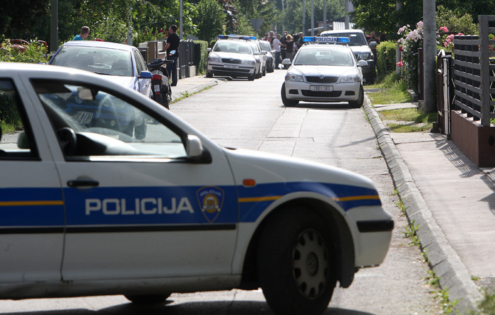 Zagreb, 110610.Tvostruko ubojstvo u naselju Culinec, ulica Jasmina. Otac je ubio dvije kceri zatim i sebe. Ocevid je u tijeku.Foto: Davor Pongracic / CROPIX