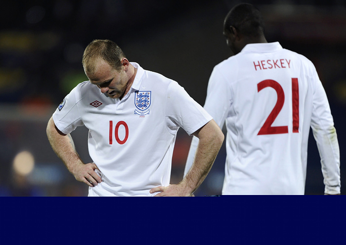 England's Wayne Rooney reacts near teammate Emile Heskey during their 2010 World Cup Group C soccer match against the US at Royal Bafokeng stadium in Rustenburg June 12, 2010.             REUTERS/Dylan Martinez (SOUTH AFRICA  - Tags: SPORT SOCCER WORLD CUP)