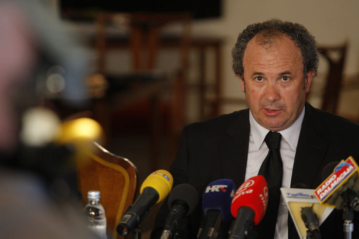 Split, 180610.Zeljko Kerum na tiskovnoj konferenciji povodom odbijanja Duska Mucala za intedanta HNK Split.Foto: Jakov Prkic / CROPIX