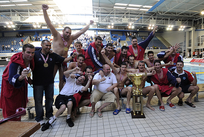 Dubrovnik, 190610.Vaterpolo, plivaliste u Gruzu, peta odlucujuca utakmica za prvaka Hrvatske izmedju VK Jug i VK Mladost. Na fotografiji: VK Jug, prvaci Hrvatske.Foto: Admir Buljubasic / CROPIX