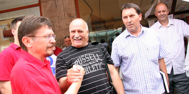 Osijek, 200610.Udruge sindikata skupljaju potpise za referendum za Zakon o radu.Na konferenciji za novinare Ozren Matijasevic i Vilim Ribic objavili su rezultate potpisivanja peticiji u Osjecko- baranjskoj zupaniji .Foto: Dorian Horvat / CROPIX