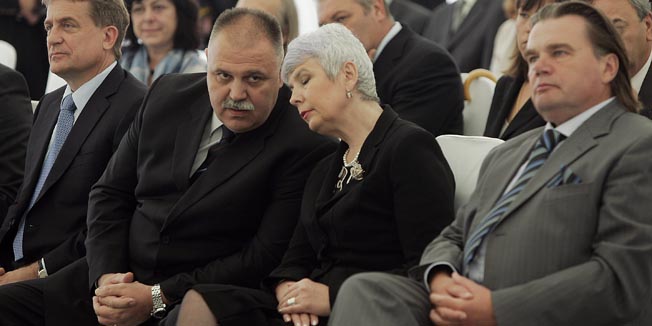 Pula, 200610.Premijerka Jadranka Kosor svecano je otvorila dionicu autoceste od Pule do Kanfanara Istarskog ipsilona.  Naznocnima se obratio i Istarski zupan Ivan Jakovcic, ministar mora, prometa i infrastukture Bozidar Kalmeta, te David Gabelica (generalni direktor Bina Istre) dok je Novu autocestu blagoslovio i biskup porecko-pulski monsinjor Antun Bogetic.Foto: Srecko Niketic / CROPIX